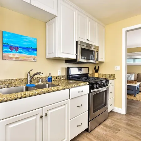 Oceanfront Back Home With View Of The Sea